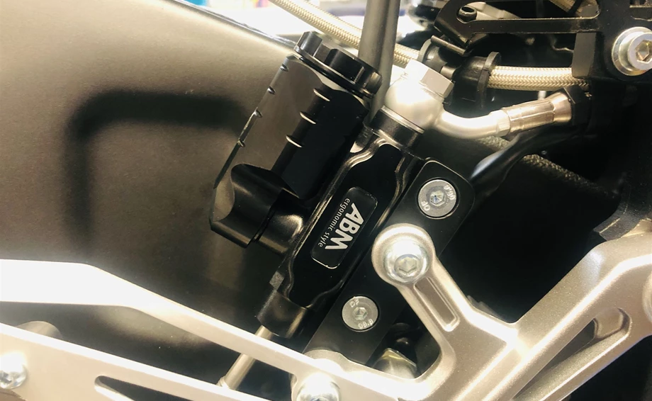 Umbgebautes Motorrad Yamaha MT-10 Bild 7: Umbgebautes Motorrad Yamaha MT-10