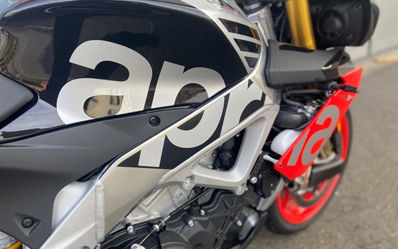Umgebautes Motorrad Aprilia Tuono V4 1100 von Direct Performance - Bild 10 Umgebautes Motorrad Aprilia Tuono V4 1100 von Direct Performance - Bild 10