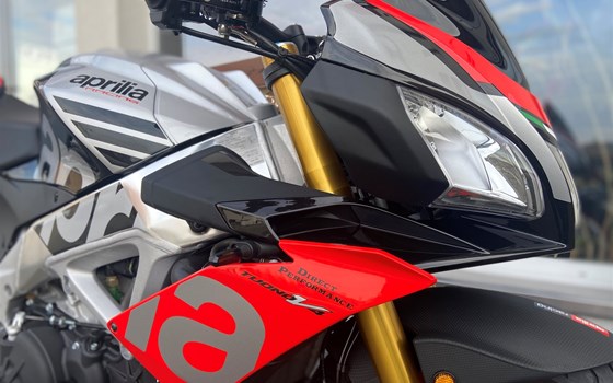 Umgebautes Motorrad Aprilia Tuono V4 1100 von Direct Performance - Bild 9 Umgebautes Motorrad Aprilia Tuono V4 1100 von Direct Performance - Bild 9