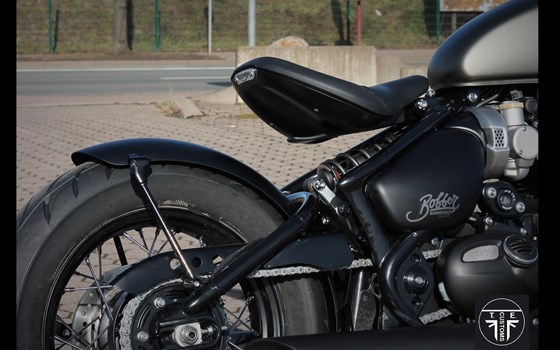 Umgebautes Motorrad Triumph Bonneville Bobber Black von Stärker-Profil GmbH - Bild 4