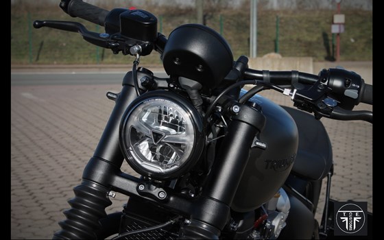 Umgebautes Motorrad Triumph Bonneville Bobber Black von Stärker-Profil GmbH - Bild 5