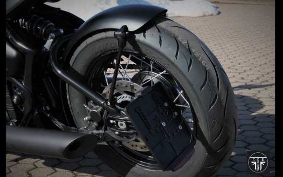 Umgebautes Motorrad Triumph Bonneville Bobber Black von Stärker-Profil GmbH - Bild 7