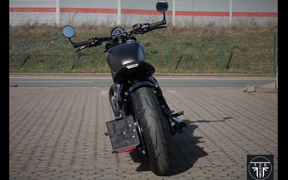 Umgebautes Motorrad Triumph Bonneville Bobber Black von Stärker-Profil GmbH - Bild 9