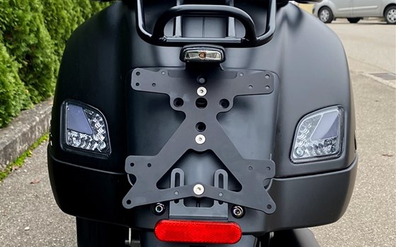 Umgebautes Motorrad Vespa GTS 300hpe Notte ABS von Team Stadler GmbH - Bild 3 Umgebautes Motorrad Vespa GTS 300hpe Notte ABS von Team Stadler GmbH - Bild 3