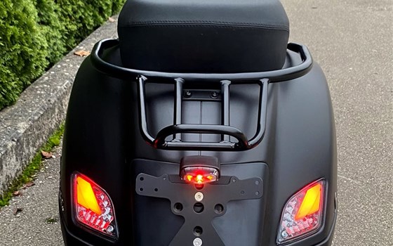Umgebautes Motorrad Vespa GTS 300hpe Notte ABS von Team Stadler GmbH - Bild 6 Umgebautes Motorrad Vespa GTS 300hpe Notte ABS von Team Stadler GmbH - Bild 6