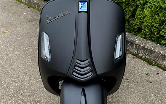 Umgebautes Motorrad Vespa GTS 300hpe Notte ABS von Team Stadler GmbH - Bild 8 Umgebautes Motorrad Vespa GTS 300hpe Notte ABS von Team Stadler GmbH - Bild 8