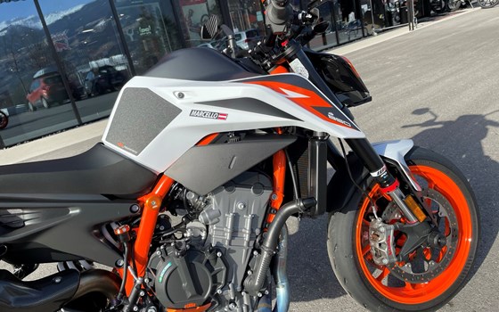 Umgebautes Motorrad KTM 890 Duke R von KINI Bike World - Bild 4 Umgebautes Motorrad KTM 890 Duke R von KINI Bike World - Bild 4