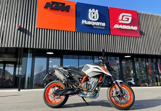 KTM 890 Duke R KTM 890 Duke R