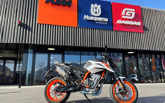Umgebautes Motorrad KTM 890 Duke R von KINI Bike World - Bild 1 Umgebautes Motorrad KTM 890 Duke R von KINI Bike World - Bild 1