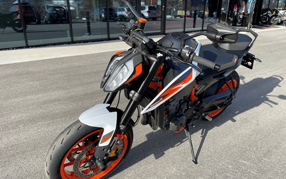 Umgebautes Motorrad KTM 890 Duke R von KINI Bike World - Bild 7 Umgebautes Motorrad KTM 890 Duke R von KINI Bike World - Bild 7