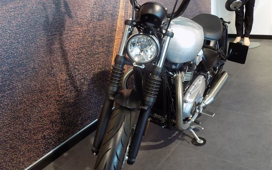 Umgebautes Motorrad Triumph Bonneville Bobber von Zweirad-Center Nuber GmbH - Bild 10 Umgebautes Motorrad Triumph Bonneville Bobber von Zweirad-Center Nuber GmbH - Bild 10