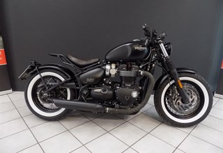 Triumph Bonneville Bobber Black