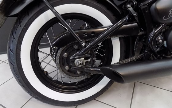 Umgebautes Motorrad Triumph Bonneville Bobber Black von Zweirad-Center Nuber GmbH - Bild 8 Umgebautes Motorrad Triumph Bonneville Bobber Black von Zweirad-Center Nuber GmbH - Bild 8