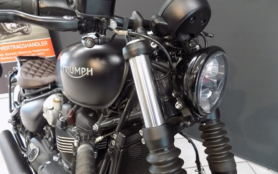 Umgebautes Motorrad Triumph Bonneville Bobber Black von Zweirad-Center Nuber GmbH - Bild 9 Umgebautes Motorrad Triumph Bonneville Bobber Black von Zweirad-Center Nuber GmbH - Bild 9