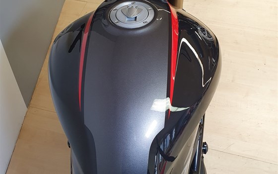 Umgebautes Motorrad Benelli 752 S von Motorrad Scheunpflug e.K. - Bild 8 Umgebautes Motorrad Benelli 752 S von Motorrad Scheunpflug e.K. - Bild 8