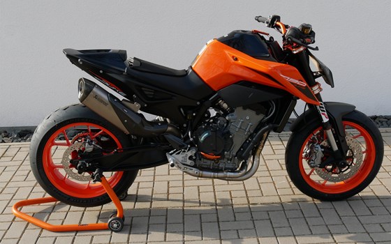 Umgebautes Motorrad KTM 790 Duke von motoroox GmbH - Bild 1 Umgebautes Motorrad KTM 790 Duke von motoroox GmbH - Bild 1