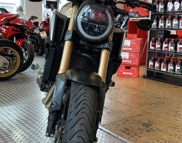 Umbgebautes Motorrad Honda CB650R Bild 2: Umbgebautes Motorrad Honda CB650R