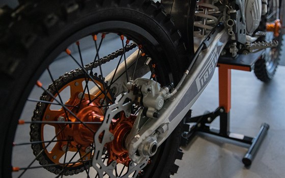 Umgebautes Motorrad KTM 250 SX-F von KINI Bike World - Bild 6 Umgebautes Motorrad KTM 250 SX-F von KINI Bike World - Bild 6