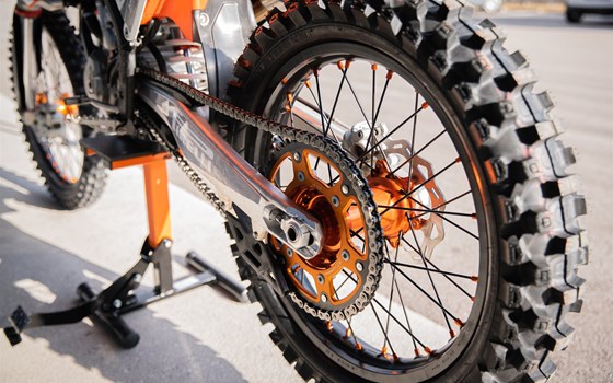Umgebautes Motorrad KTM 250 SX-F von KINI Bike World - Bild 9 Umgebautes Motorrad KTM 250 SX-F von KINI Bike World - Bild 9