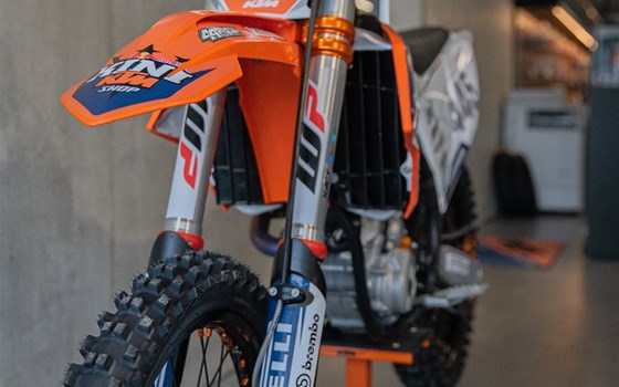 Umgebautes Motorrad KTM 250 SX-F von KINI Bike World - Bild 10 Umgebautes Motorrad KTM 250 SX-F von KINI Bike World - Bild 10