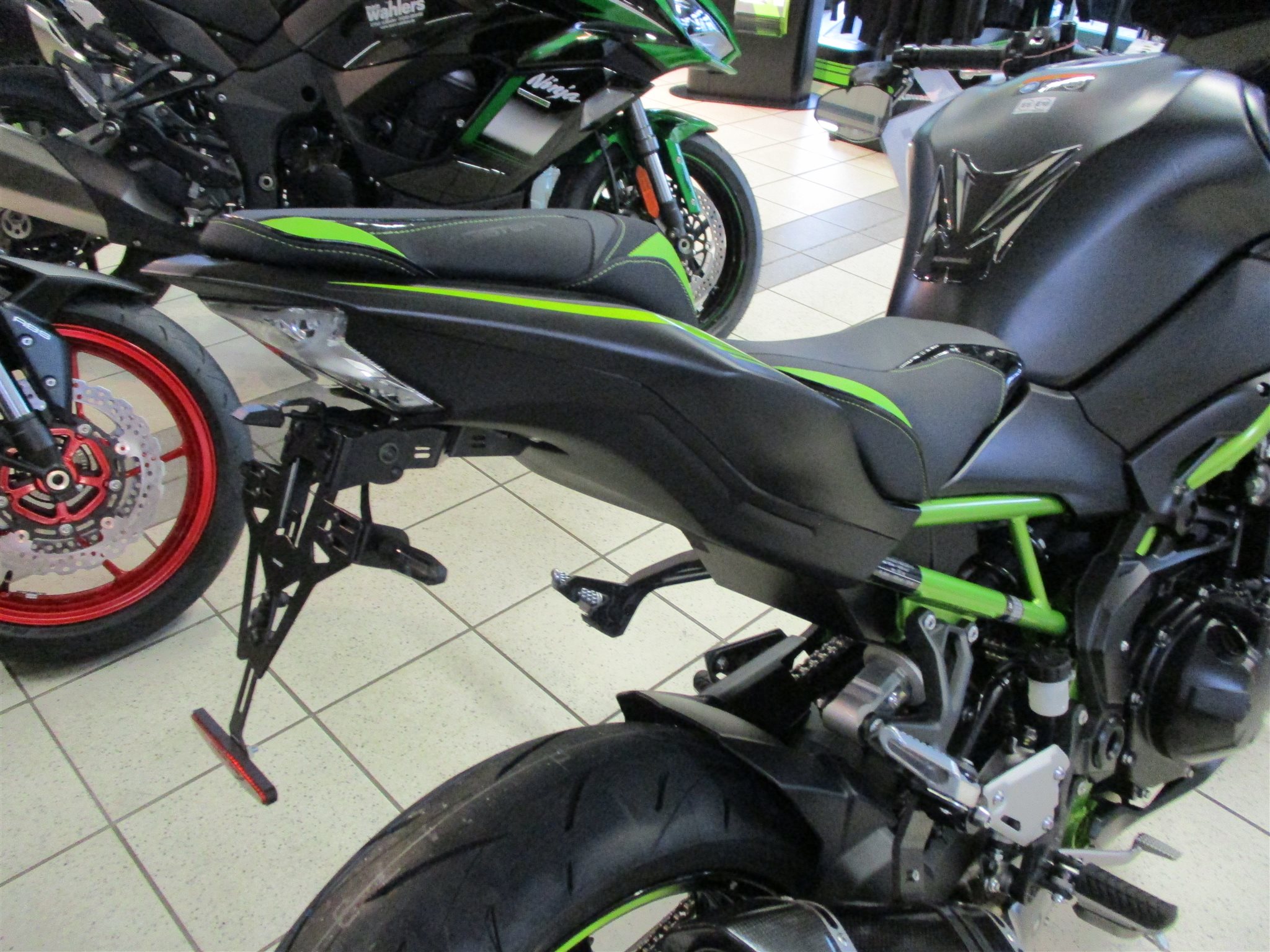Details zum Custom-Bike Kawasaki Z900 des Händlers Heinrich GmbH