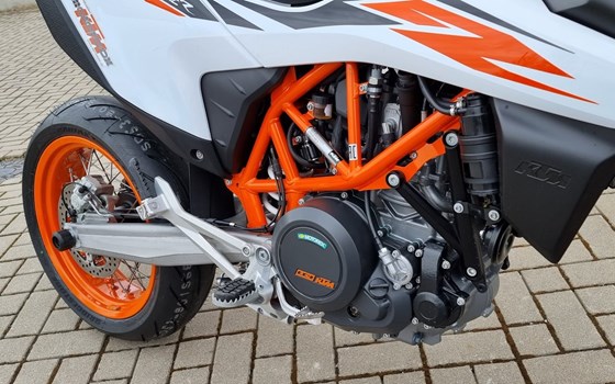 Umgebautes Motorrad KTM 690 SMC R von motoroox GmbH - Bild 5 Umgebautes Motorrad KTM 690 SMC R von motoroox GmbH - Bild 5