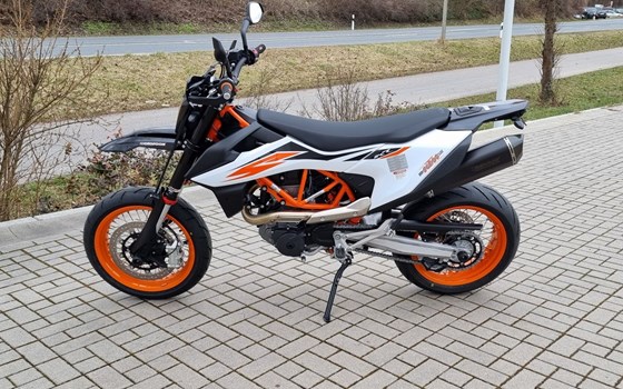 Umgebautes Motorrad KTM 690 SMC R von motoroox GmbH - Bild 2 Umgebautes Motorrad KTM 690 SMC R von motoroox GmbH - Bild 2