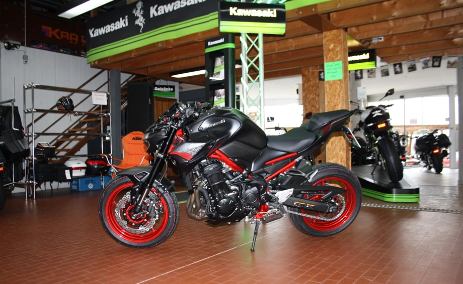 Umbgebautes Motorrad Kawasaki Z900 Bild 1: Umbgebautes Motorrad Kawasaki Z900