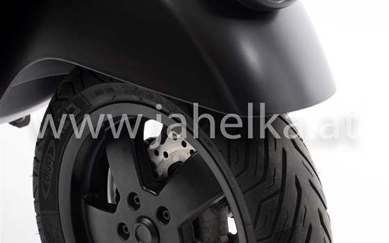 Umgebautes Motorrad Vespa GTV Sei Giorni 300hpe von Jahelka Zweirad GmbH - Bild 14 Umgebautes Motorrad Vespa GTV Sei Giorni 300hpe von Jahelka Zweirad GmbH - Bild 14