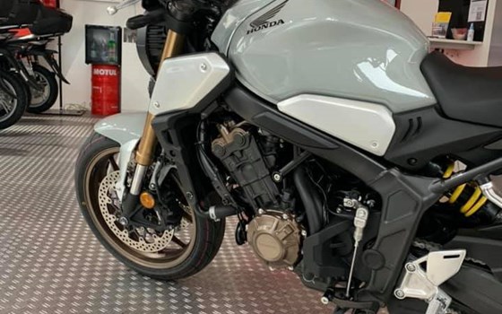 Umgebautes Motorrad Honda CB650R von Motorradtechnik Lang GmbH - Bild 6 Umgebautes Motorrad Honda CB650R von Motorradtechnik Lang GmbH - Bild 6