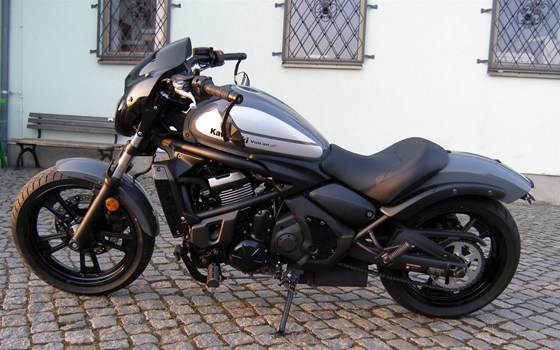 Umgebautes Motorrad Kawasaki Vulcan S Cafe von Motorrad Service Scheibe - Bild 1 Umgebautes Motorrad Kawasaki Vulcan S Cafe von Motorrad Service Scheibe - Bild 1