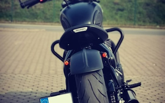 Umgebautes Motorrad Triumph Bonneville Bobber Black von Stärker-Profil GmbH - Bild 2 Umgebautes Motorrad Triumph Bonneville Bobber Black von Stärker-Profil GmbH - Bild 2