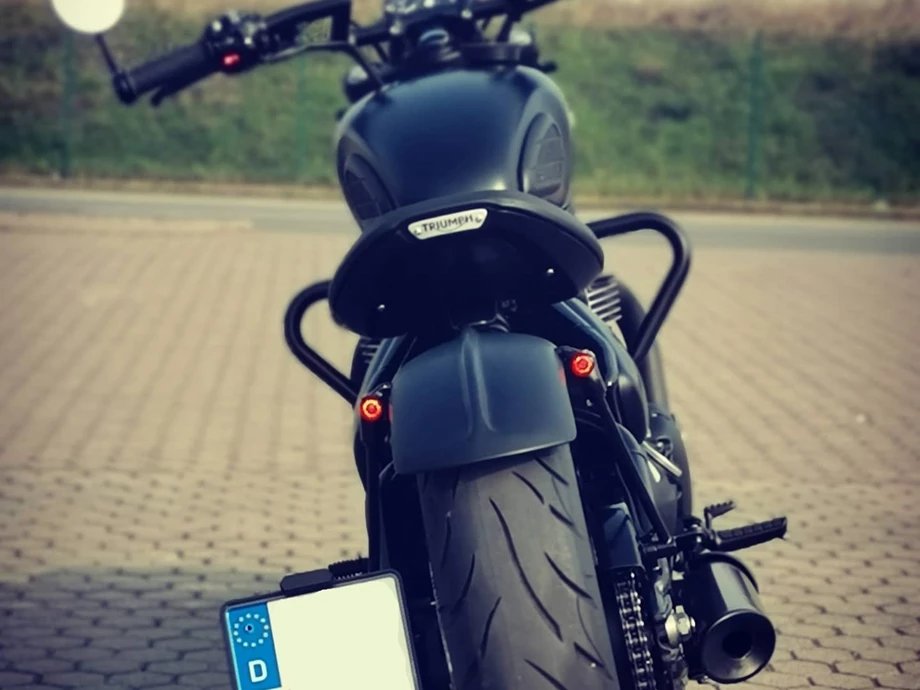 Umbgebautes Motorrad Triumph Bonneville Bobber Black Bild 2: Umbgebautes Motorrad Triumph Bonneville Bobber Black