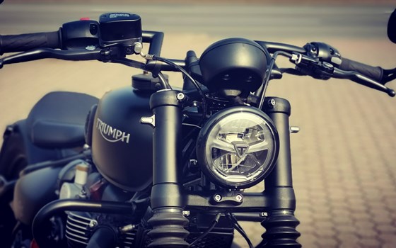 Umgebautes Motorrad Triumph Bonneville Bobber Black von Stärker-Profil GmbH - Bild 11 Umgebautes Motorrad Triumph Bonneville Bobber Black von Stärker-Profil GmbH - Bild 11