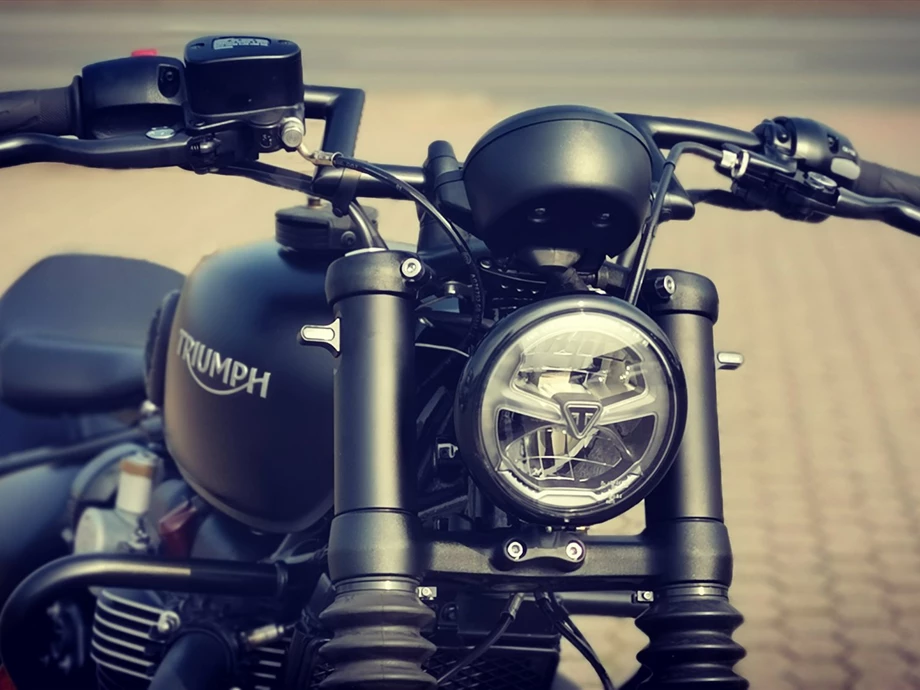 Umbgebautes Motorrad Triumph Bonneville Bobber Black Bild 11: Umbgebautes Motorrad Triumph Bonneville Bobber Black