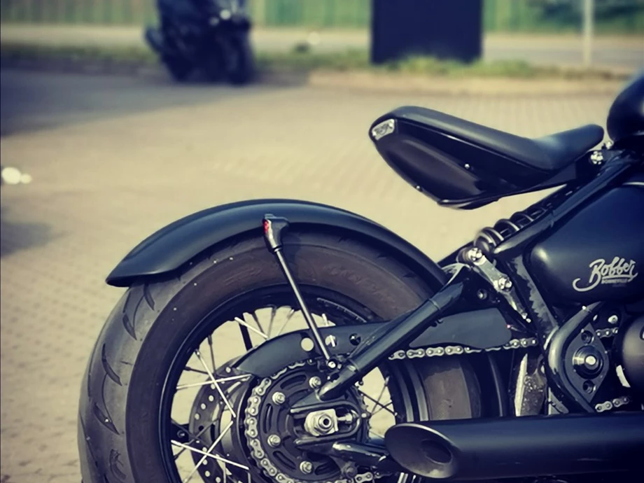 Umbgebautes Motorrad Triumph Bonneville Bobber Black Bild 12: Umbgebautes Motorrad Triumph Bonneville Bobber Black