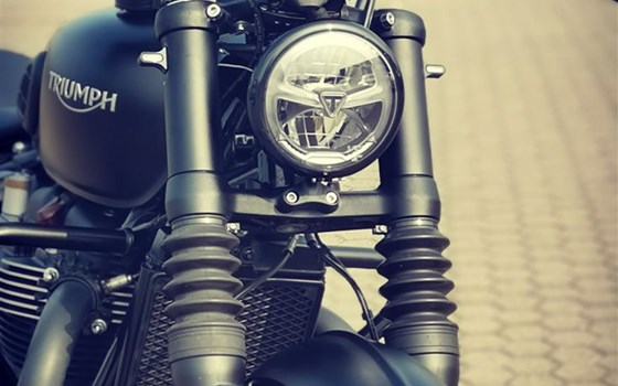 Umgebautes Motorrad Triumph Bonneville Bobber Black von Stärker-Profil GmbH - Bild 14 Umgebautes Motorrad Triumph Bonneville Bobber Black von Stärker-Profil GmbH - Bild 14