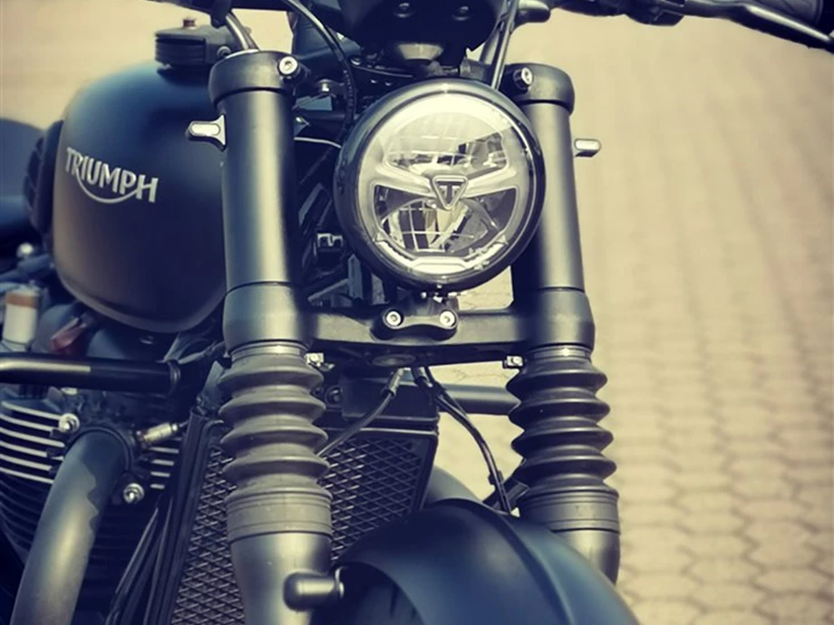 Umbgebautes Motorrad Triumph Bonneville Bobber Black Bild 14: Umbgebautes Motorrad Triumph Bonneville Bobber Black