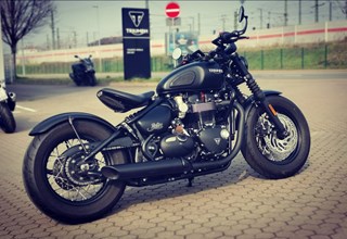 Triumph Bonneville Bobber Black