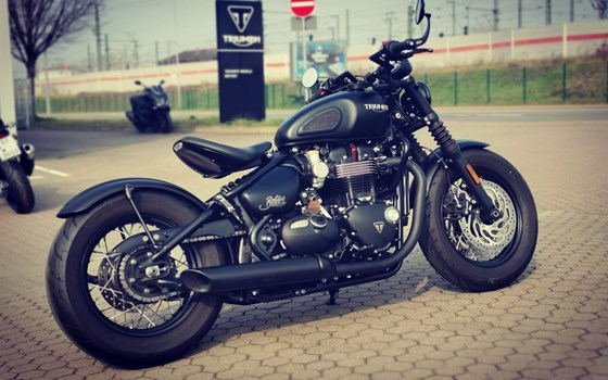 Umgebautes Motorrad Triumph Bonneville Bobber Black von Stärker-Profil GmbH - Bild 1 Umgebautes Motorrad Triumph Bonneville Bobber Black von Stärker-Profil GmbH - Bild 1