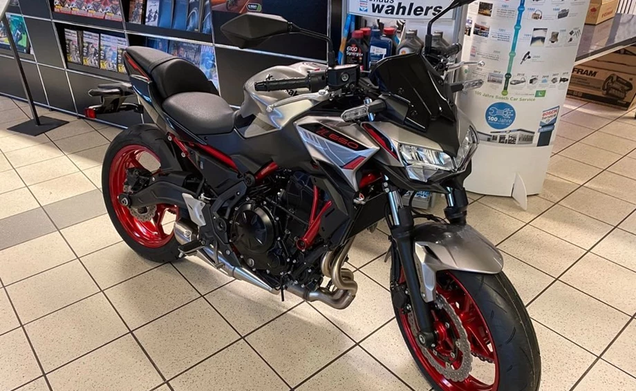 Umbgebautes Motorrad Kawasaki Z650 Bild 5: Umbgebautes Motorrad Kawasaki Z650