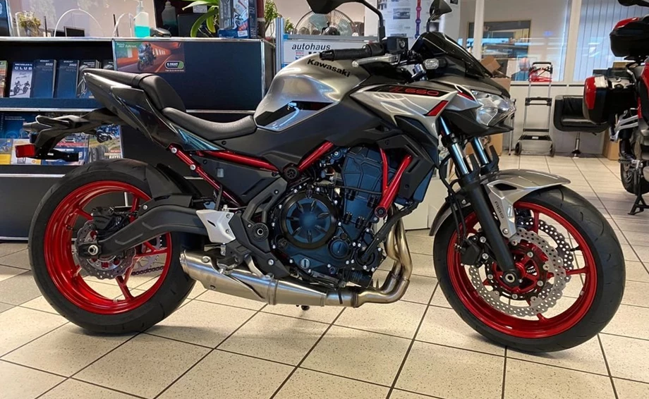 Umbgebautes Motorrad Kawasaki Z650 Bild 1: Umbgebautes Motorrad Kawasaki Z650