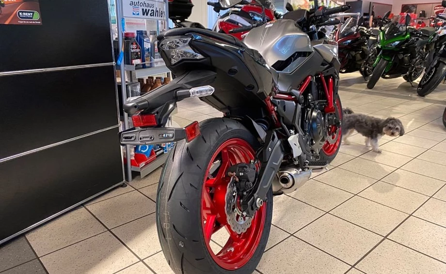 Umbgebautes Motorrad Kawasaki Z650 Bild 2: Umbgebautes Motorrad Kawasaki Z650