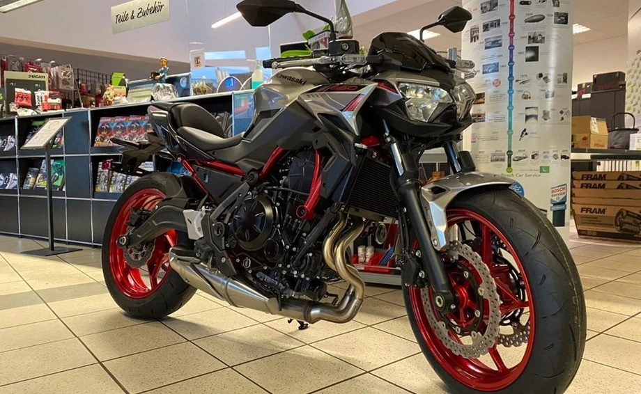 Umbgebautes Motorrad Kawasaki Z650 Bild 3: Umbgebautes Motorrad Kawasaki Z650