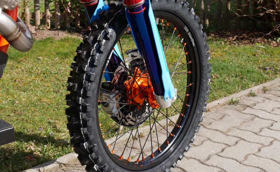 Umbgebautes Motorrad KTM 250 SX-F Bild 9: Umbgebautes Motorrad KTM 250 SX-F