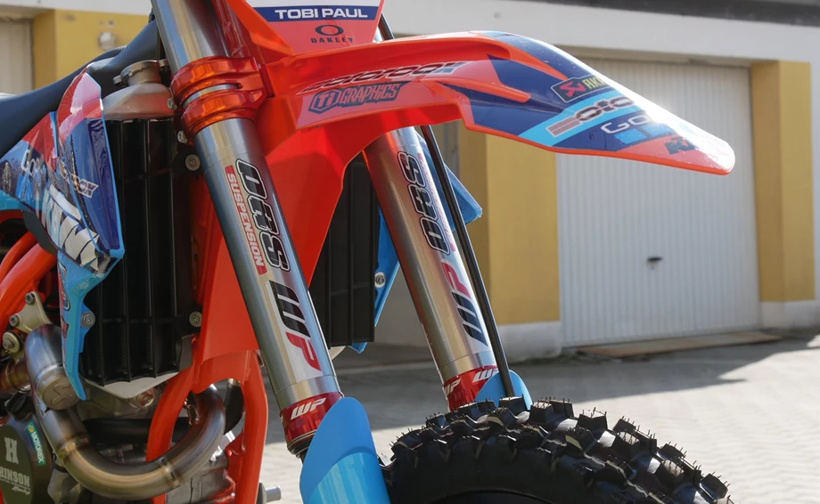 Umbgebautes Motorrad KTM 250 SX-F Bild 7: Umbgebautes Motorrad KTM 250 SX-F