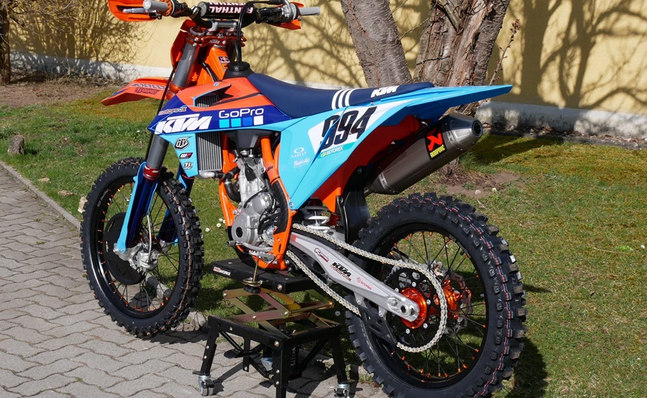 Umbgebautes Motorrad KTM 250 SX-F Bild 3: Umbgebautes Motorrad KTM 250 SX-F
