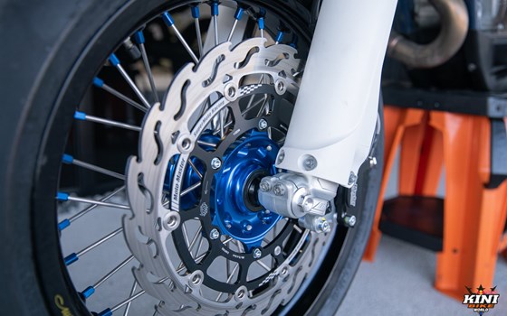Umgebautes Motorrad Husqvarna FE 501 von KINI Bike World - Bild 6 Umgebautes Motorrad Husqvarna FE 501 von KINI Bike World - Bild 6