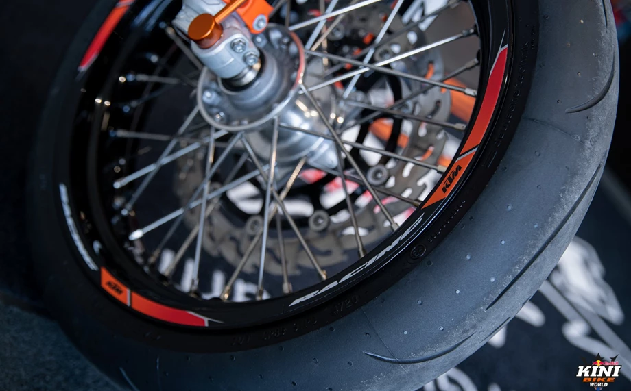 Umbgebautes Motorrad KTM 500 EXC-F SIX DAYS Bild 10: Umbgebautes Motorrad KTM 500 EXC-F SIX DAYS