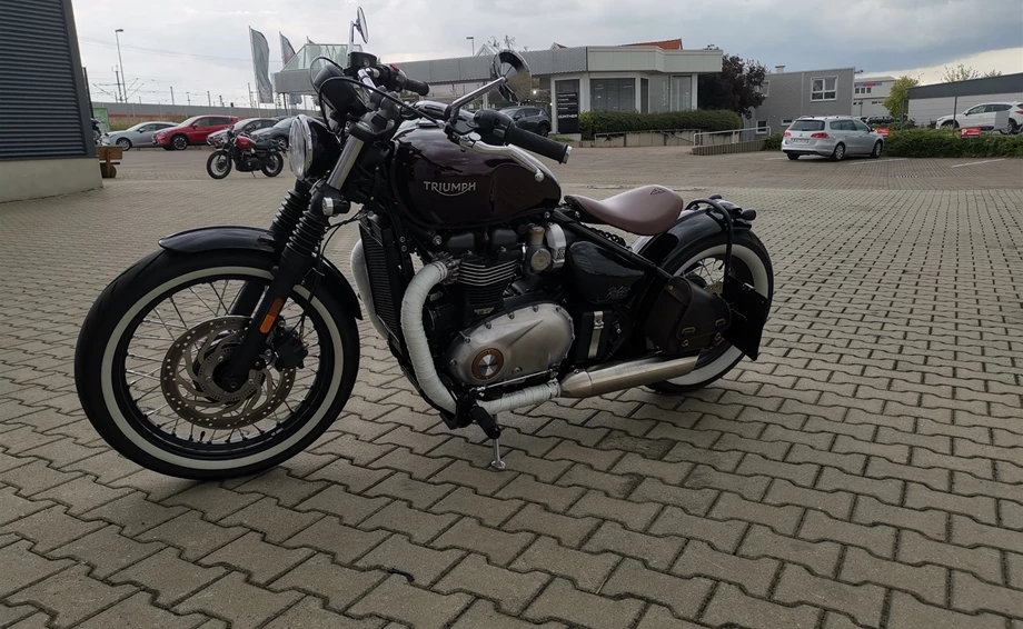 Umbgebautes Motorrad Triumph Bonneville Bobber Bild 3: Umbgebautes Motorrad Triumph Bonneville Bobber